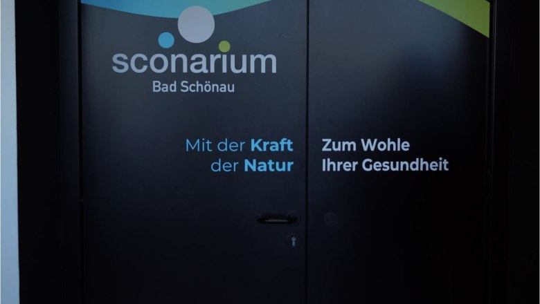 Natural carbonic acid - cause and effect, © Wiener Alpen, Zeleny Door with the logo of Sconarium Bad Schönau and the slogan 'With the power of nature, for the benefit of your health'.