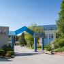 Hotel entrance to the Königsberg health resort, © Gesundheitsresort Königsberg Entrance to the Königsberg health resort with blue canopy and welcome signs.