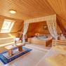 Bedroom, © Wachahof Cozy bedroom with wooden walls, a bed, sofa and skylight.