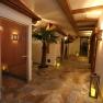 weddingdeco04, © Besta Betriebs GmbH A spa hallway with salt sauna, palm trees, lanterns and wooden elements.