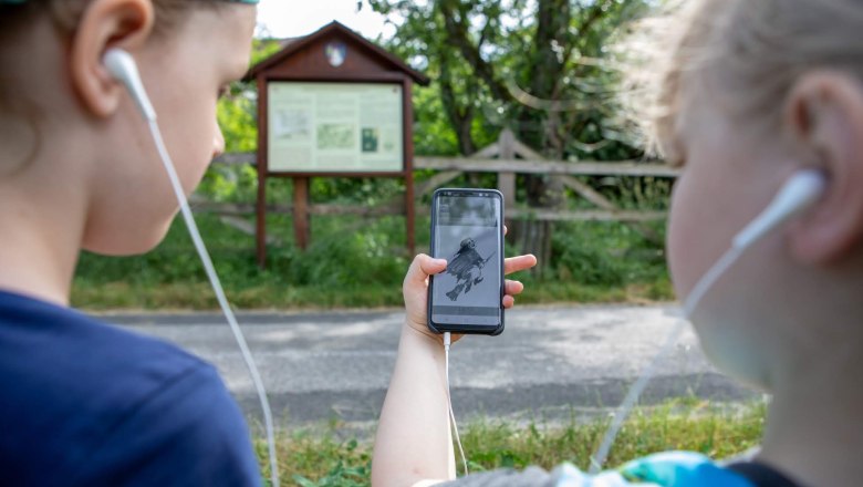 Haunted listening experience stations, © DEV Bromberg, Korntheuer Haunted listening experience stations, © DEV Bromberg, Korntheuer