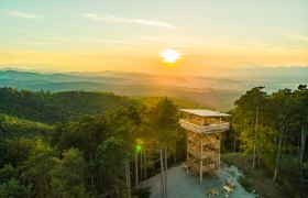 Aussichtswarte Lanzenkirchen/Wiesen, © Wiener Alpen Aussichtswarte Lanzenkirchen/Wiesen, © Wiener Alpen