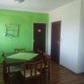 Dining area, © Anke Spreitzer Dining area with green-painted wall, wooden table and chairs.