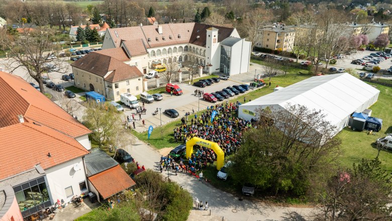 Die Rosalia Trail Challenge von oben - Start 22km Wandern, © Wiener Alpen, Martin Fülöp