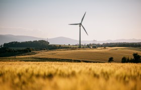 webLichtenegg_Pesendorf_Windrad(c)wieneralpen_K&ouml;nigshofer, &copy; Wiener Alpen, Roman K&ouml;nigshofer Photography
