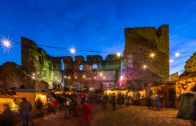 Adventmarkt auf der Burgruine Kirchschlag, © Wiener Alpen, Christian Kremsl