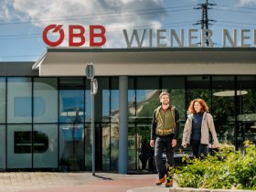 Öffentliche Anreise am Bahnhof Wiener Neustadt, © Wiener Alpen in Niederösterreich - Bad Erlach