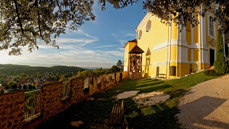 Viewpoint at the mountain church in Pitten, © Wiener Alpen, Franz Zwickl