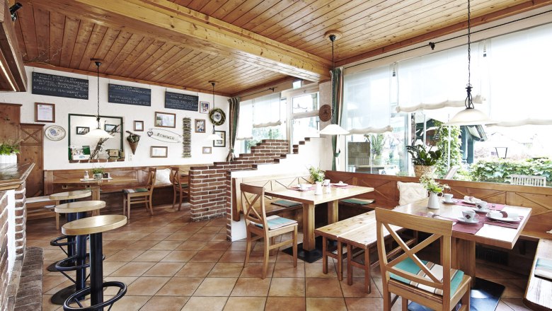 Cozy restaurant, © Wiener Alpen / Bene Croy