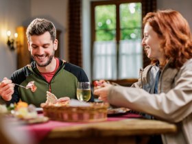 Beim Heurigen in Katzelsdorf, © Unknown