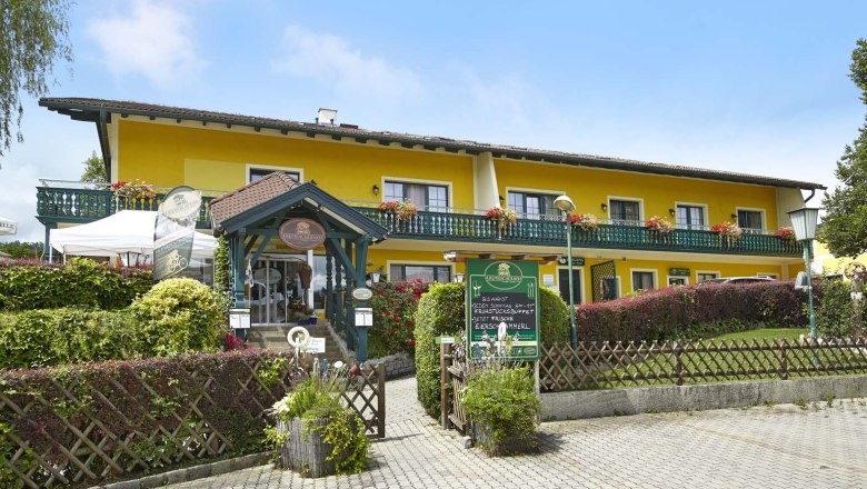 Hiking enthusiasts are well looked after here: hiking hotels, © Wiener Alpen, Bene Croy