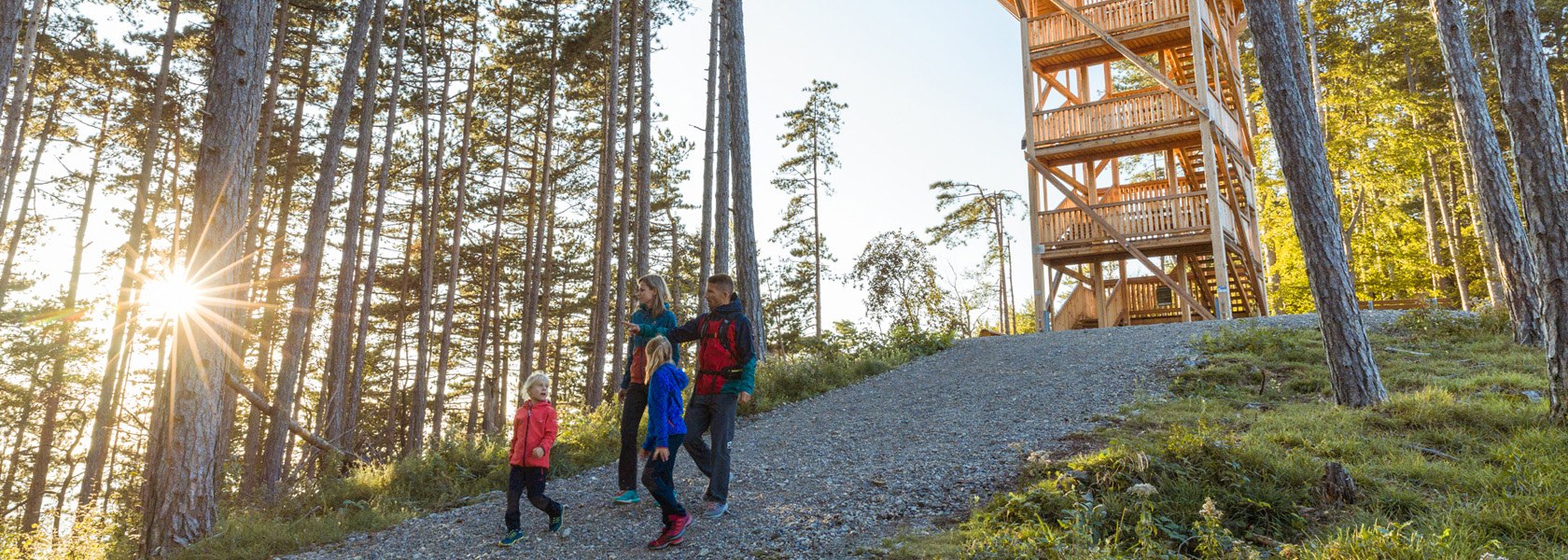 Wandern am Rosalia-Rundwanderweg, © Wiener Alpen, Martin Fülöp