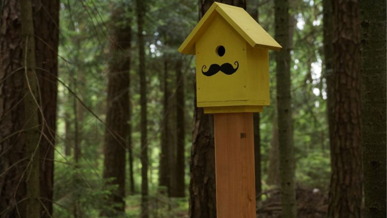 Vogelhäuschen - Die Wegweiser am Rundweg zur Hutwischwarte, © Wiener Alpen