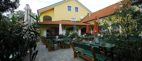 Gastgarten Heuriger & Weingut Döller, © Familie Döller