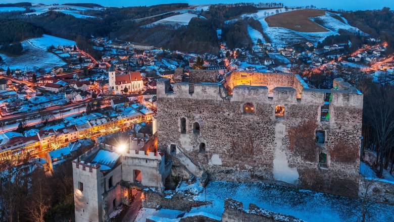 Winterliche Burgruine Kirchschlag, &copy; Wiener Alpen, Walter Strobl