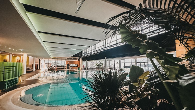Indoor area of Therme Linsberg Asia with pool and plants.