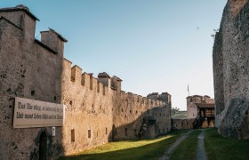 Burgruine Kirchschlag Eingangbereich, © Unknown