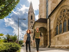 Vor dem Dom in Wiener Neustadt, © Wiener Alpen in Niederösterreich - Bad Erlach