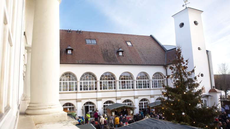 Schloss Katzelsdorf im Advent, © Wiener Alpen, Stefanie Reisenbauer