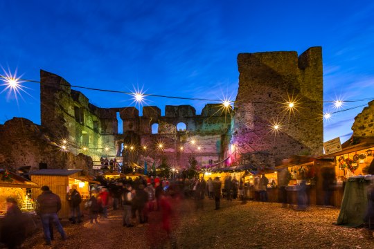 Adventmarkt auf der Burgruine Kirchschlag, © Wiener Alpen, Christian Kremsl