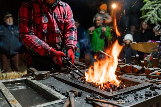 Handwerk bei der Adventmeile Seebenstein, © Wiener Alpen, Christian Kremsl