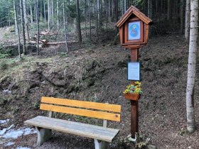 Viele Bankerl entlang des Weges laden zum Verweilen ein, © Wiener Alpen in Niederösterreich - Wechsel