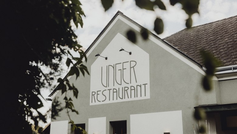 Upscale cuisine with vinotheque in Pitten, &copy; Nieder&ouml;sterreich Werbung/Sophie Menegaldo