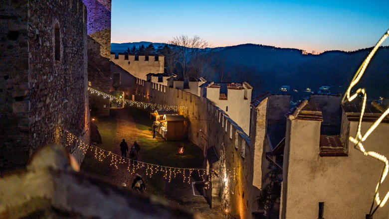 Advent Burgruine Kirchschlag, © Wiener Alpen, Flotoanker - Luckerbauer